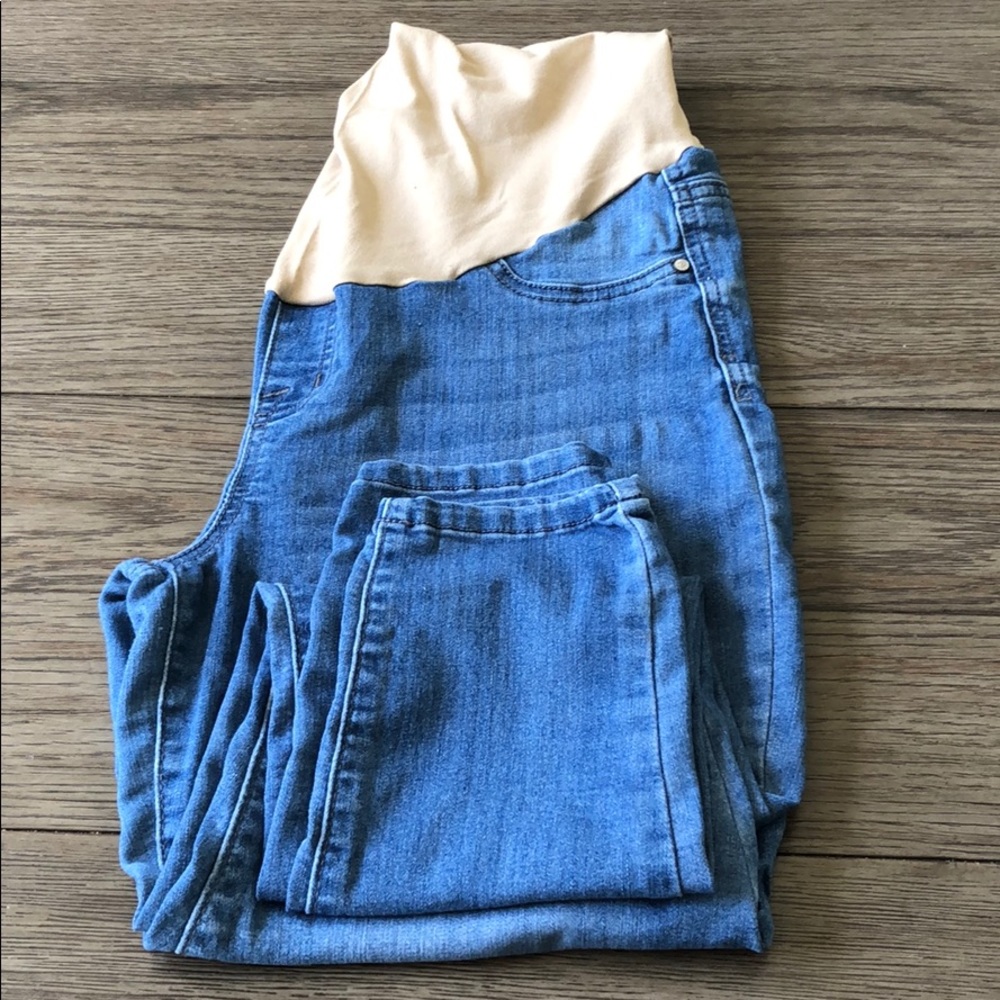 Super comfy, stretch maternity jeans